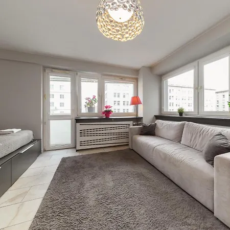 Metro Swietokrzyska Apartmán *