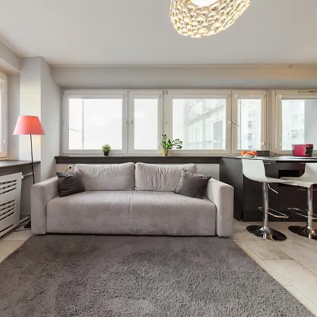 Metro Swietokrzyska Apartmán *