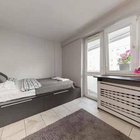 Metro Swietokrzyska Appartement Warschau