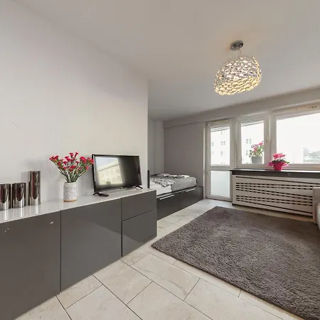 Metro Swietokrzyska Apartmán *