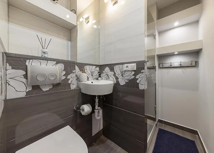 Metro Swietokrzyska شقة