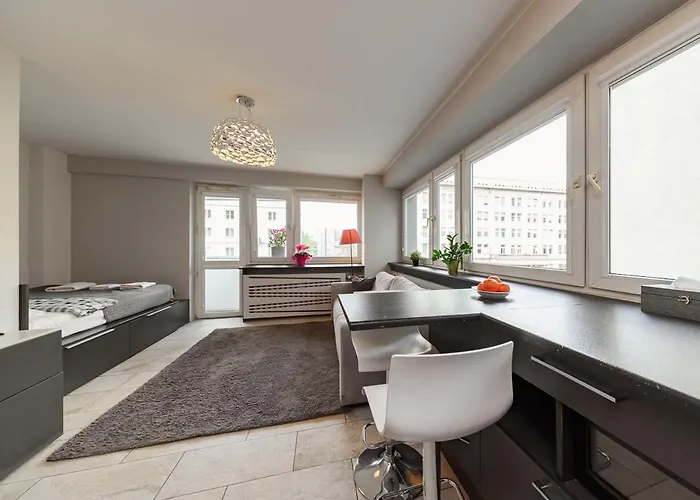 Metro Swietokrzyska شقة